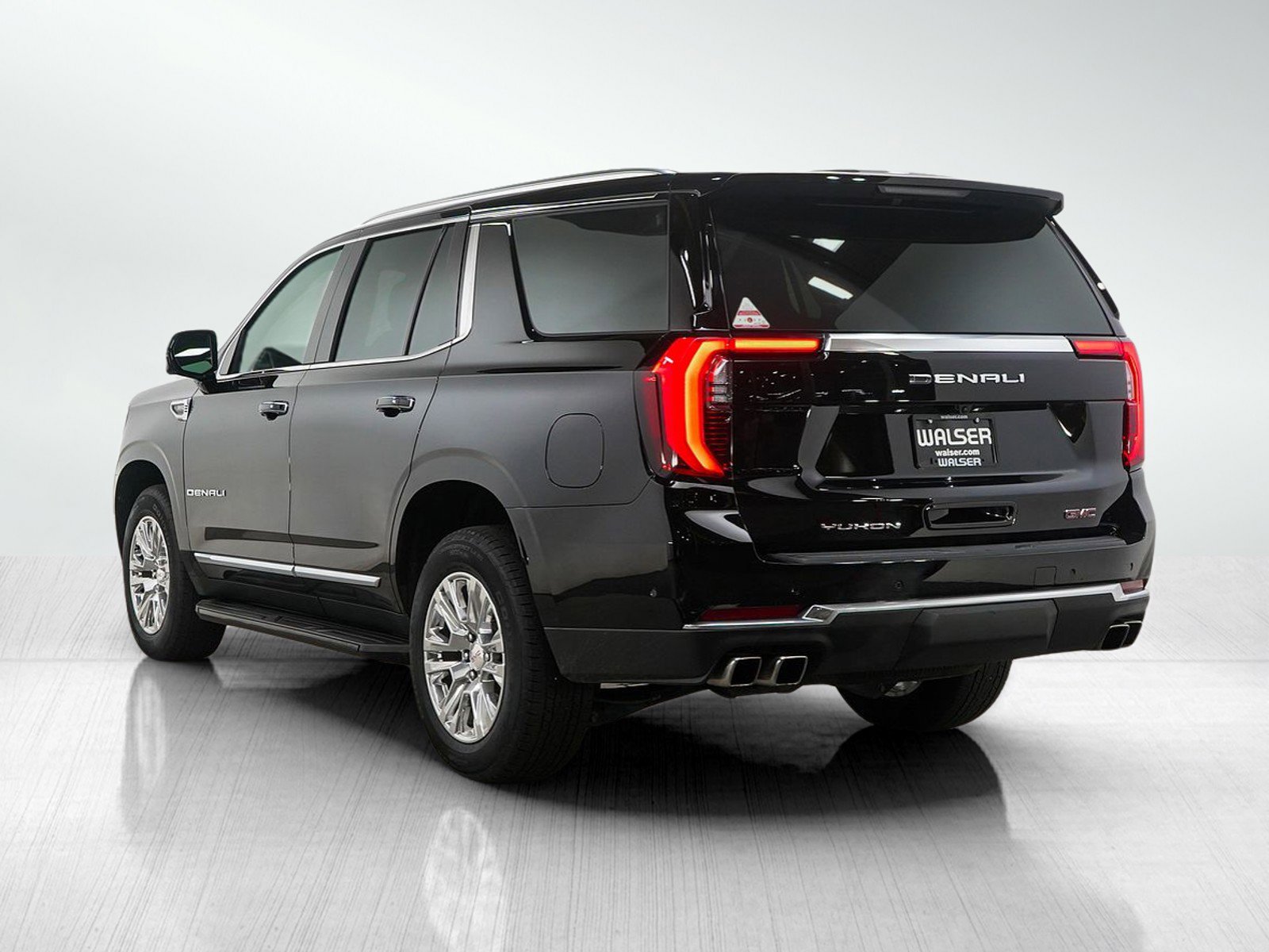 Used 2025 GMC Yukon Denali AWD/4WD image 3