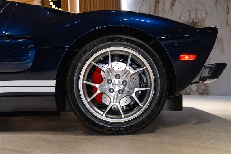 Used 2006 Ford GT RWD image 29