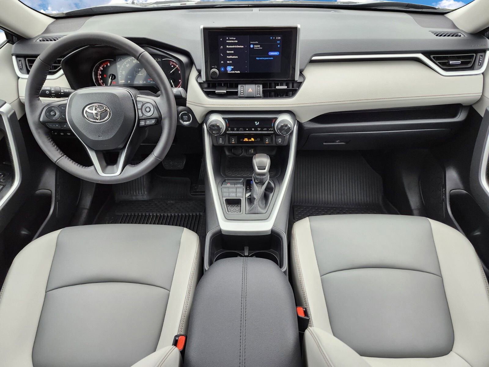 Used 2025 Toyota RAV4 XLE Premium image 10