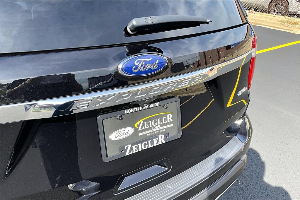 Used 2019 Ford Explorer XLT w/ Equipment Group 202A AWD/4WD image 8