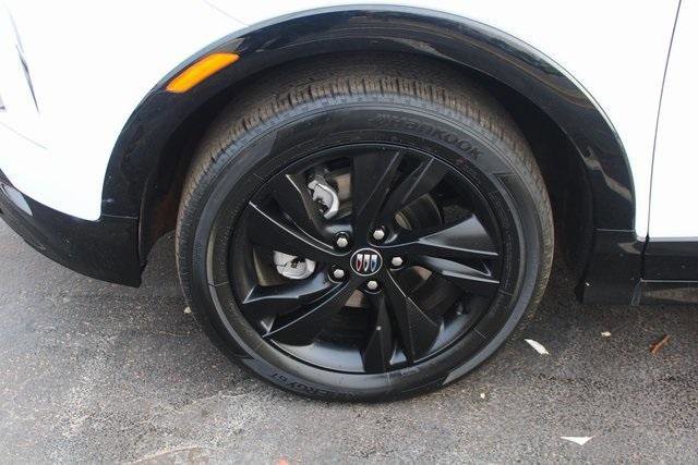 Used 2024 Buick Encore GX Sport Touring image 2