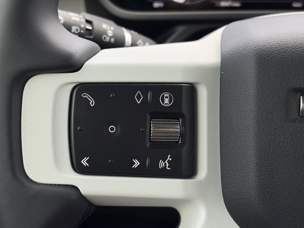 Used 2025 Land Rover Defender 110 S image 13