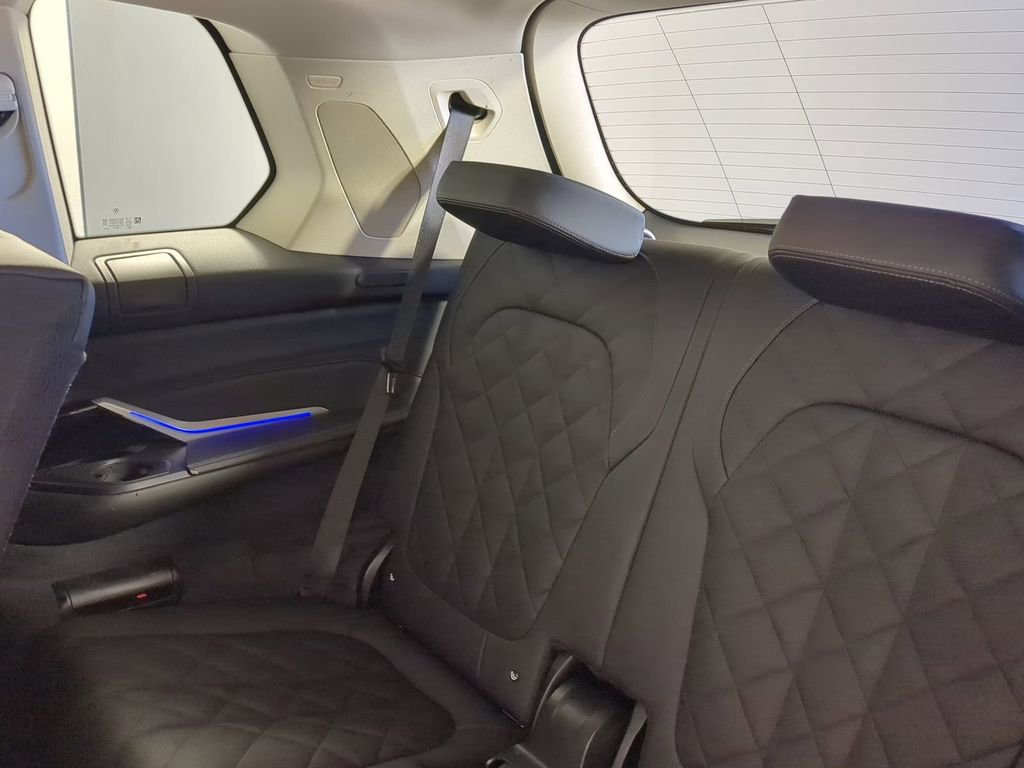 Used 2024 BMW X7 xDrive40i w/ Premium Package image 16