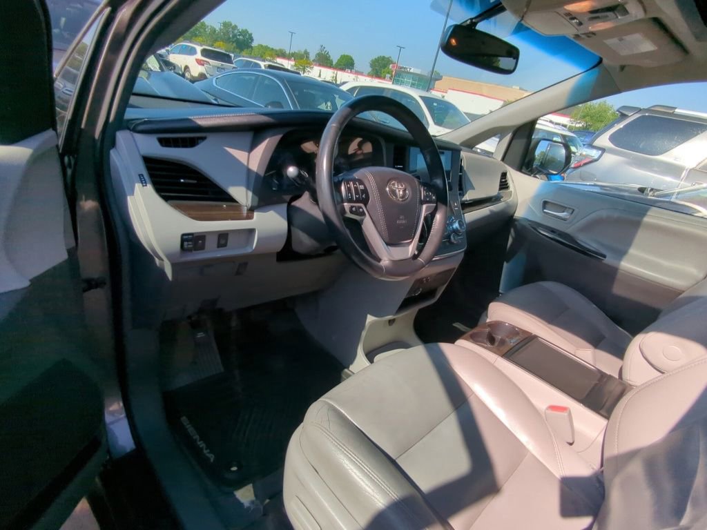 Used 2015 Toyota Sienna XLE FWD image 6