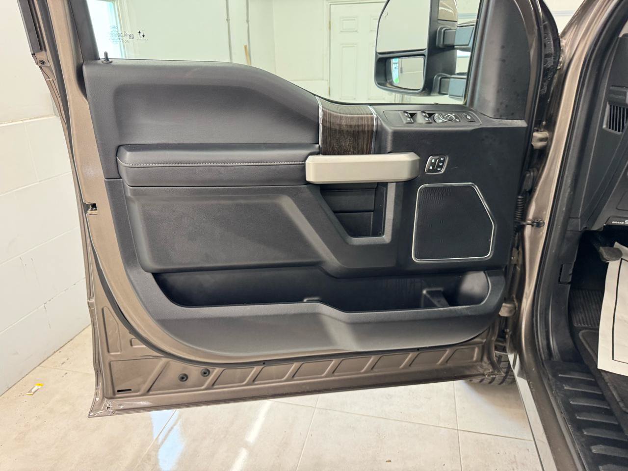 Used 2020 Ford F250 Lariat w/ Lariat Value Package AWD/4WD image 10