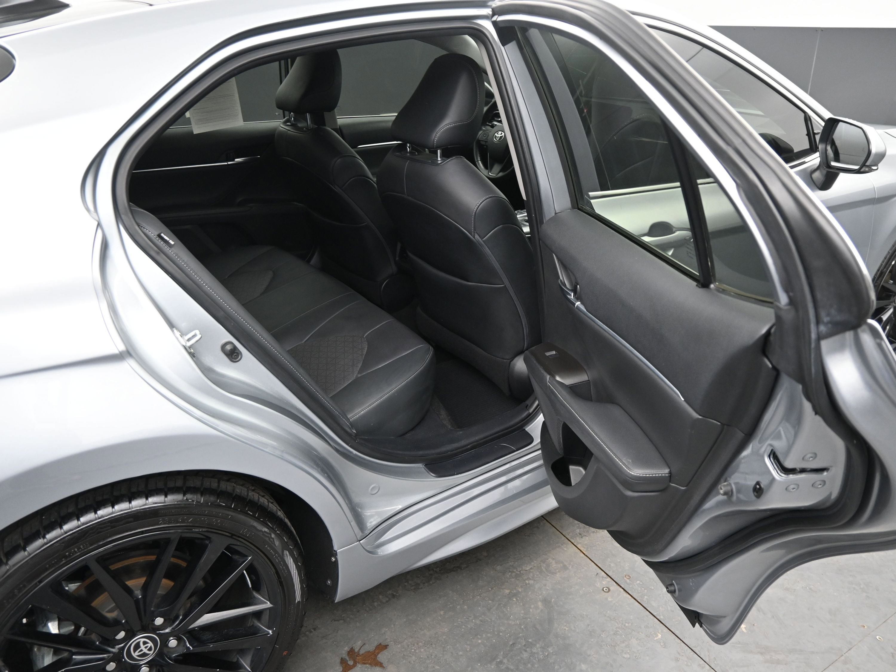 Used 2021 Toyota Camry XSE image 12