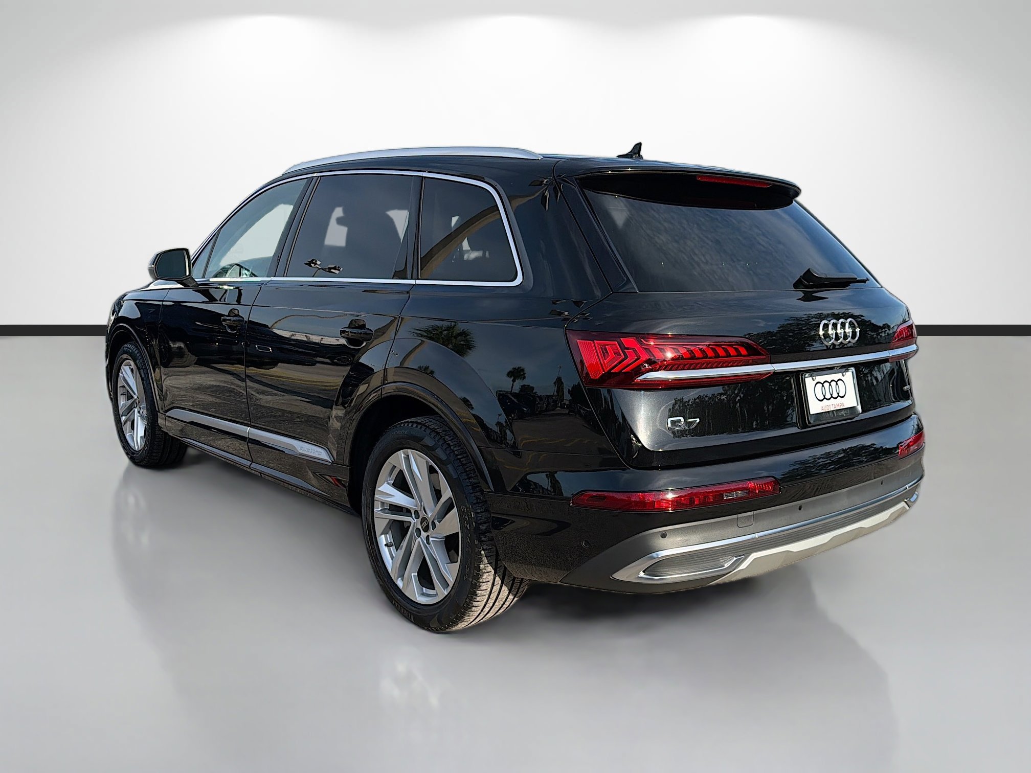 Used 2023 Audi Q7 3.0T Prestige w/ Prestige Package AWD/4WD image 5