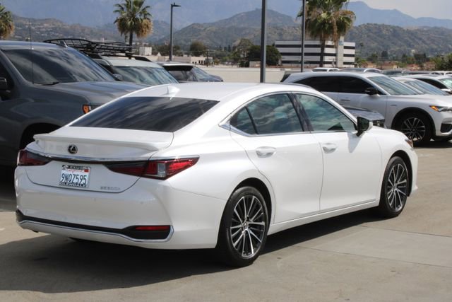 Certified 2024 Lexus ES 300h w/ Premium Package image 21