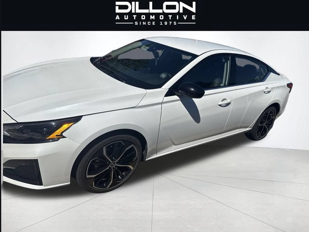 Used 2024 Nissan Altima 2.5 SR AWD/4WD image 3