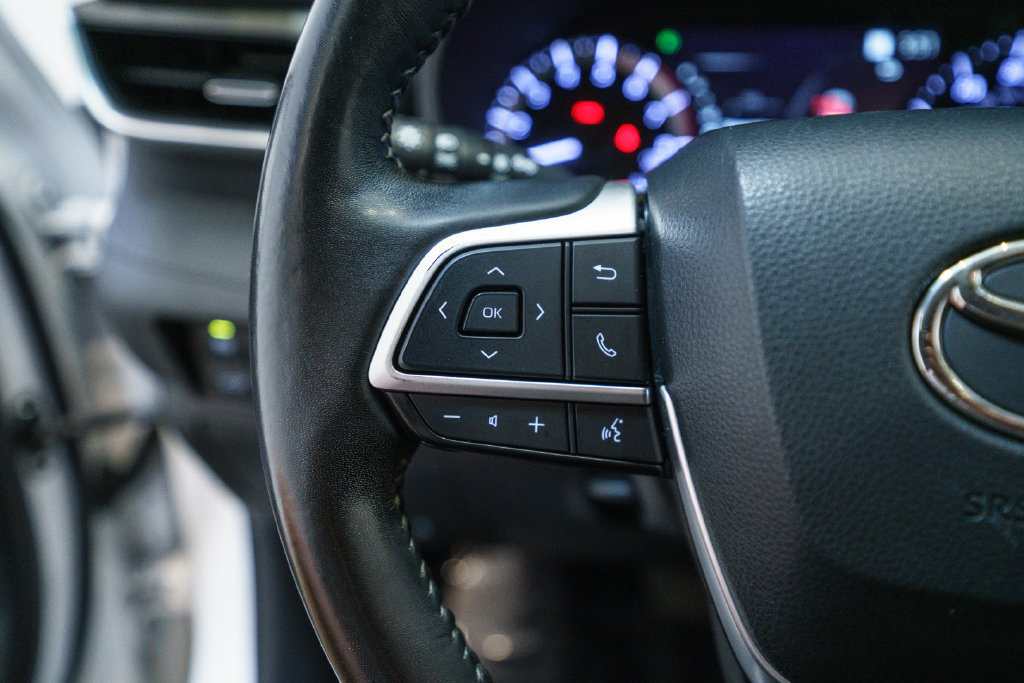Used 2023 Toyota Highlander LE FWD image 15