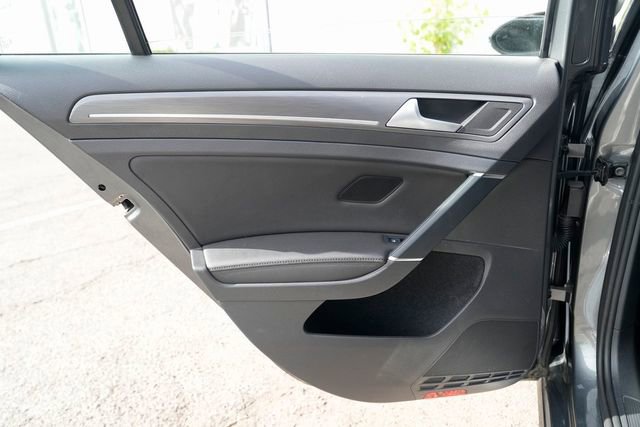 Used 2019 Volkswagen e-Golf SEL Premium image 28