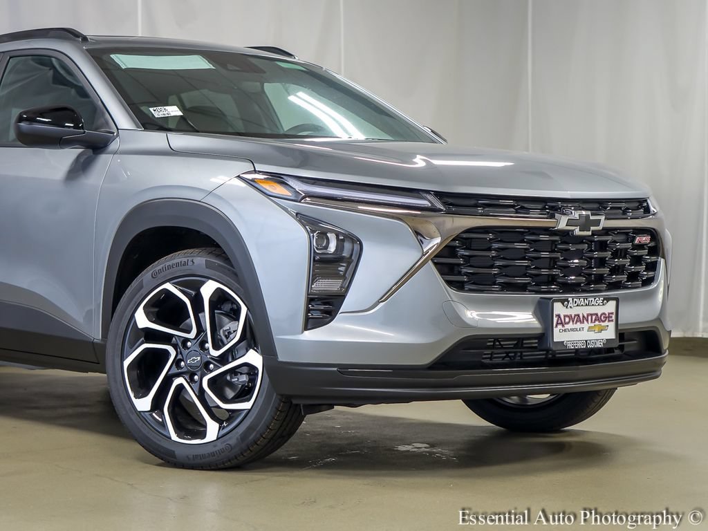 New 2026 Chevrolet Trax RS w/ Sunroof Package FWD image 3