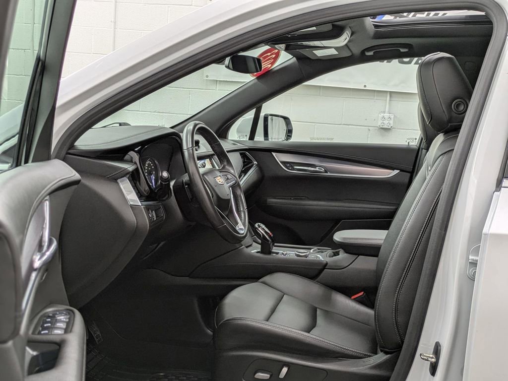 Used 2023 Cadillac XT6 Luxury image 3
