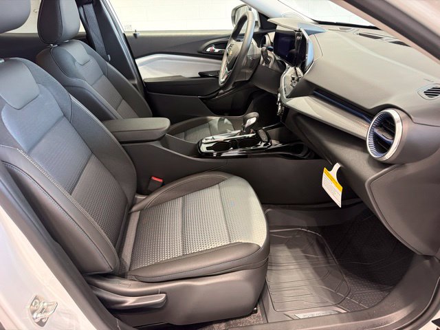 Used 2026 Chevrolet Trax LT w/ Driver Confidence Package FWD image 11
