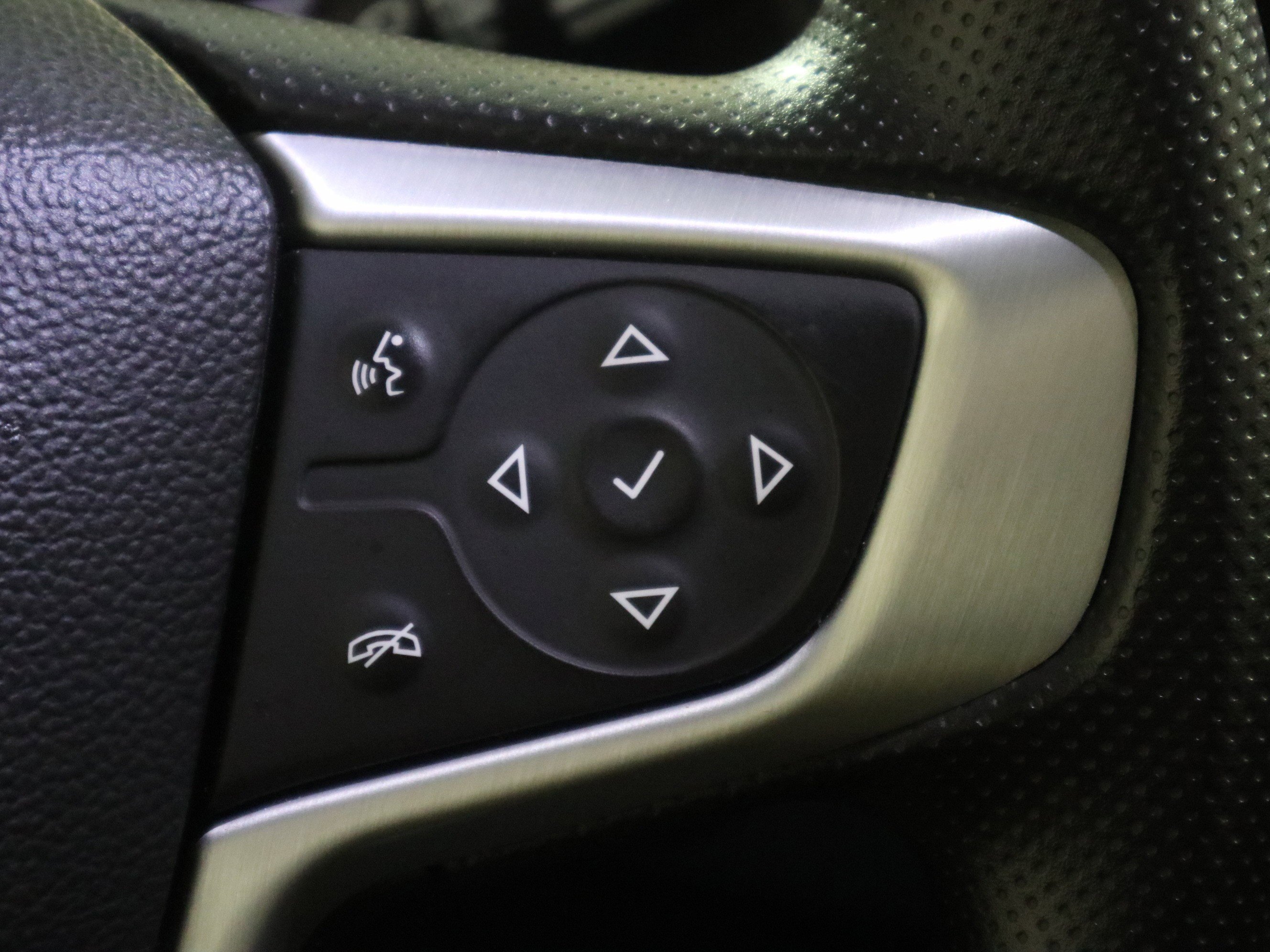 Used 2022 GMC Terrain SLE image 30