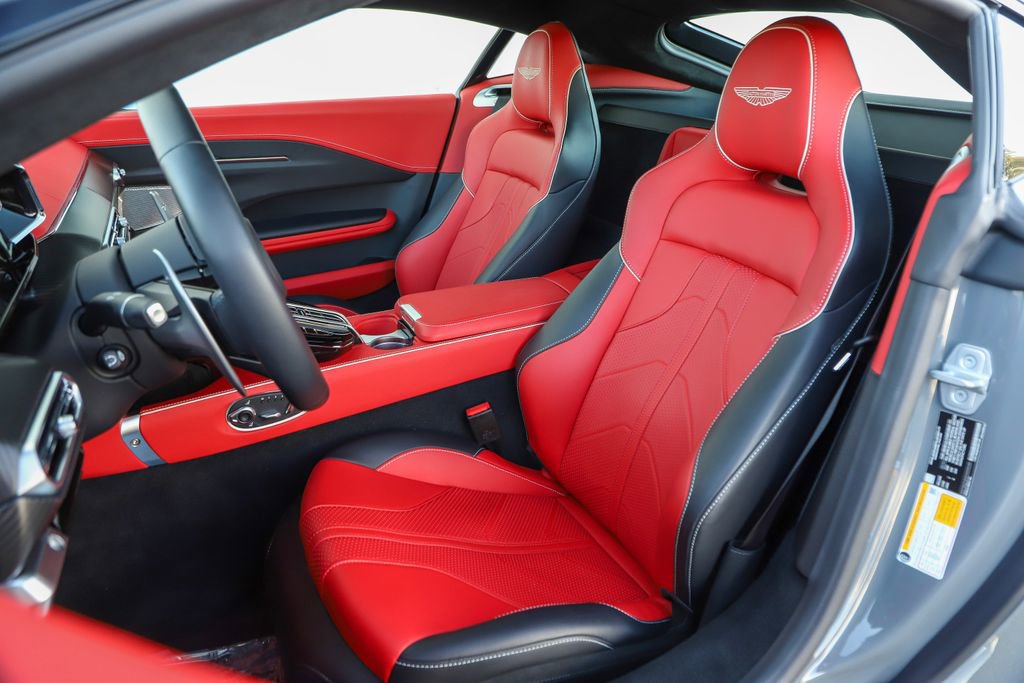 Used 2025 Aston Martin V8 Vantage Coupe image 20