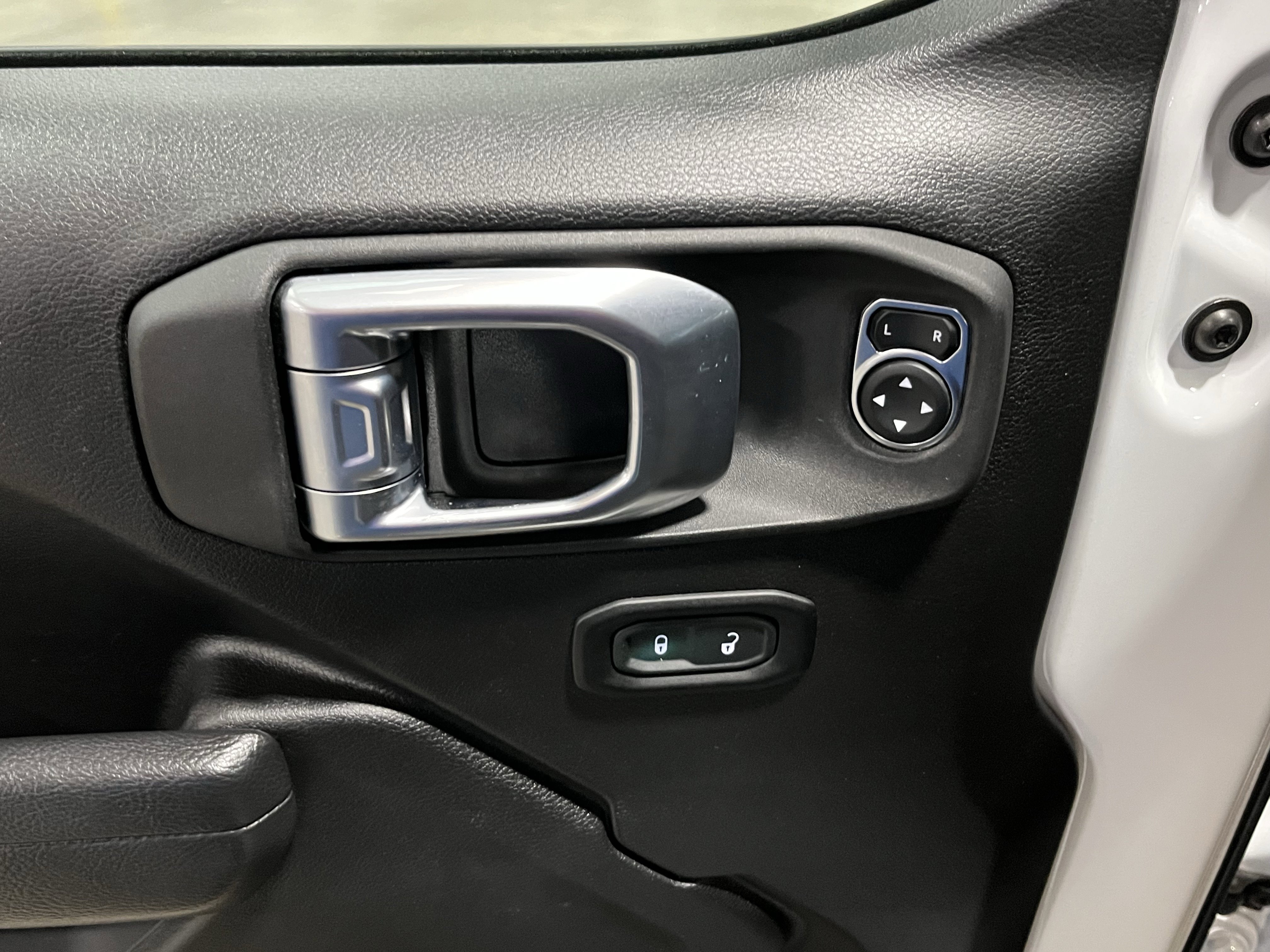 Certified 2022 Jeep Wrangler Willys image 14