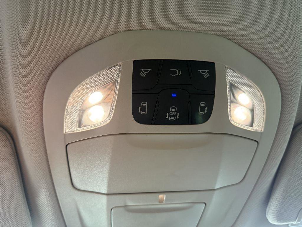 Used 2018 Chrysler Pacifica Touring Plus image 21