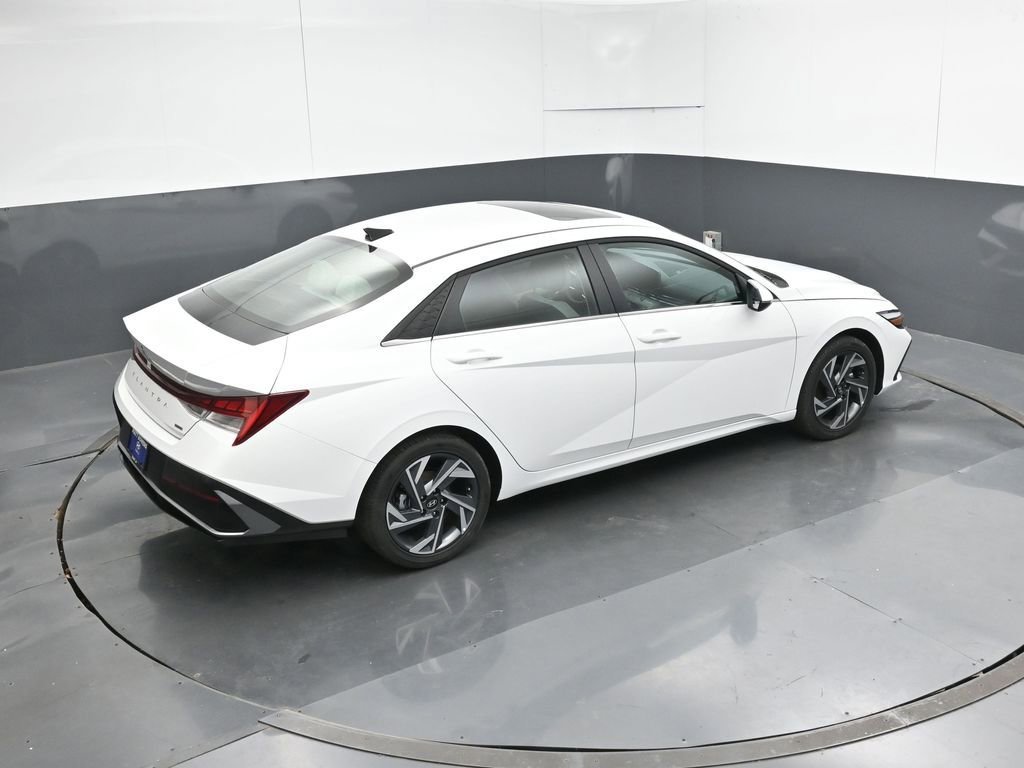 New 2026 Hyundai Elantra Limited FWD image 21