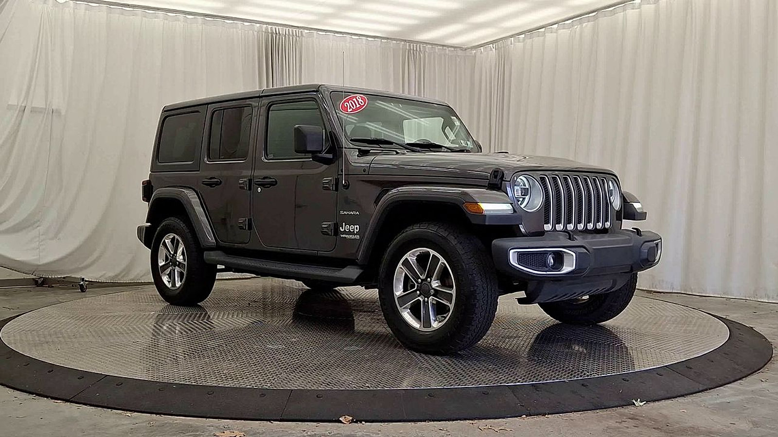 Used 2018 Jeep Wrangler Unlimited Sahara w/ Cold Weather Group AWD/4WD image 7