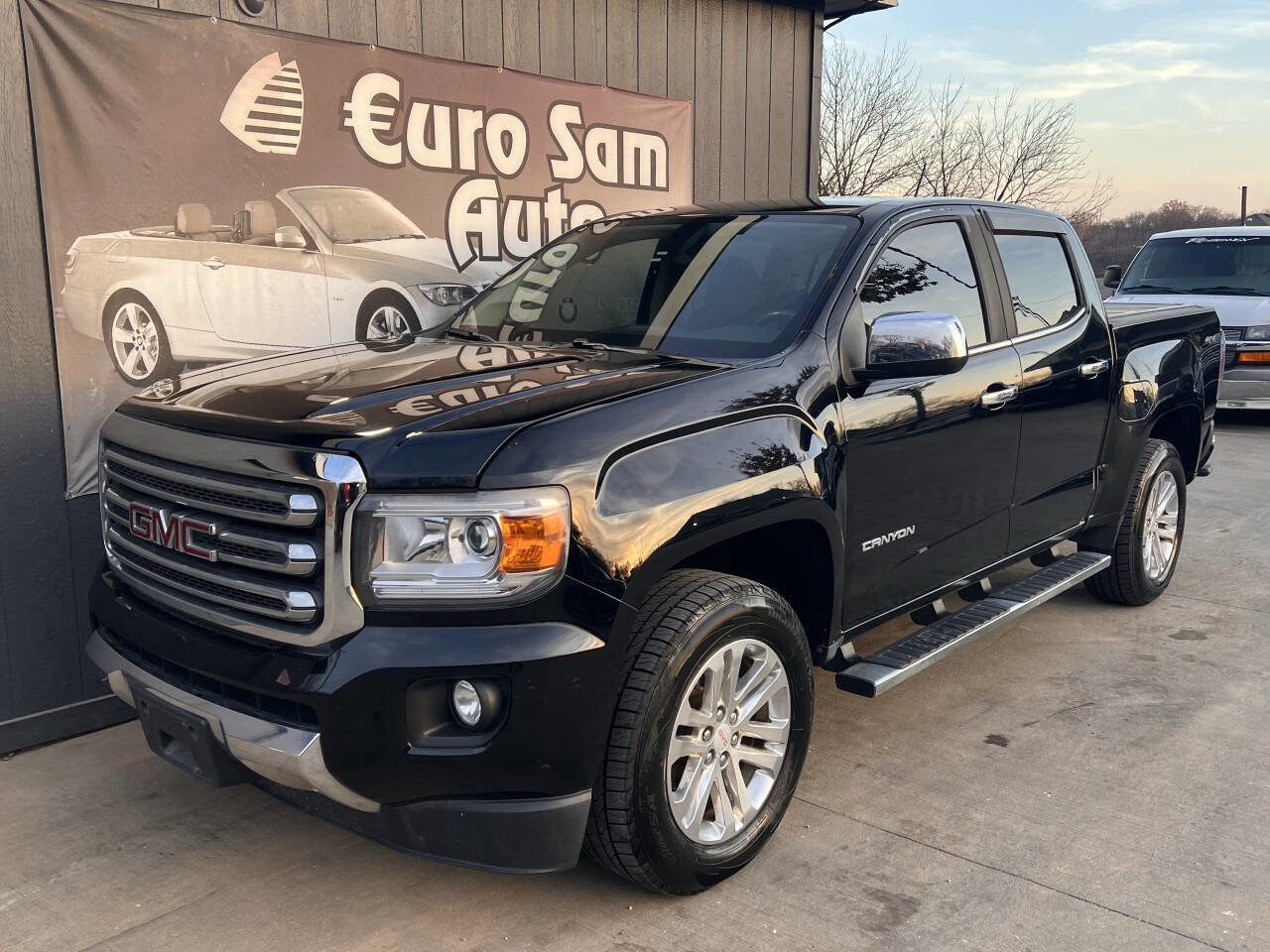 Used 2017 GMC Canyon SLT image 1