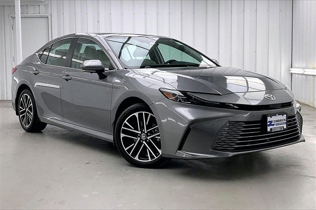 Used 2025 Toyota Camry XLE image 35