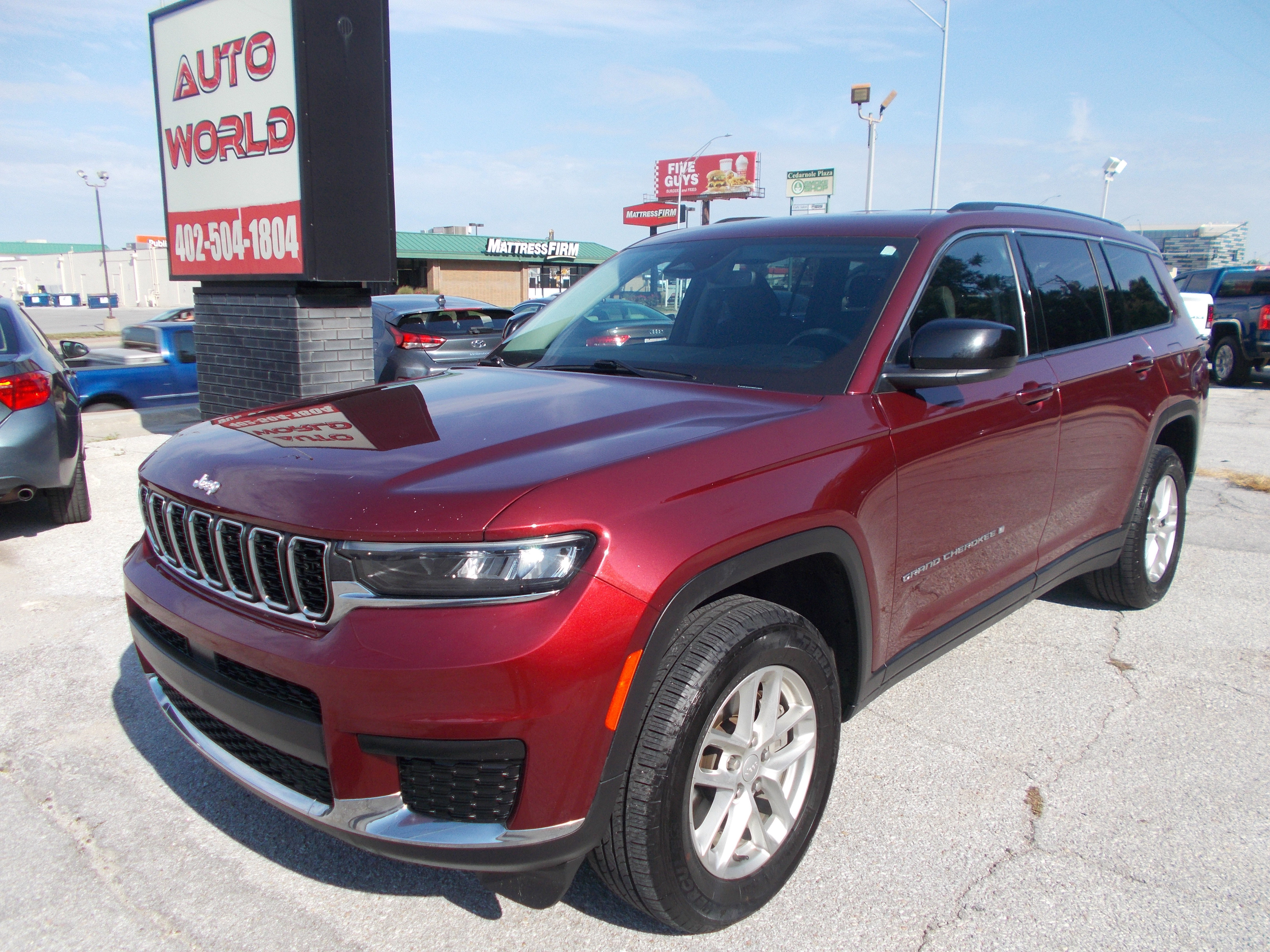 Used 2022 Jeep Grand Cherokee L Laredo w/ Luxury Tech Group I image 1
