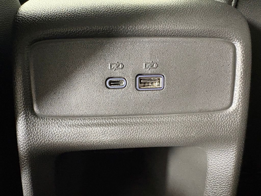 Used 2025 Chevrolet Trax LT FWD image 37