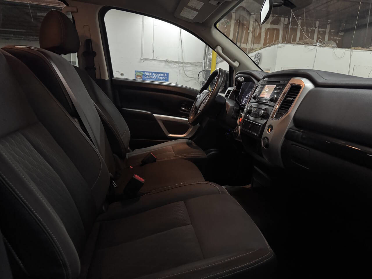 Used 2018 Nissan Titan SV AWD/4WD image 18