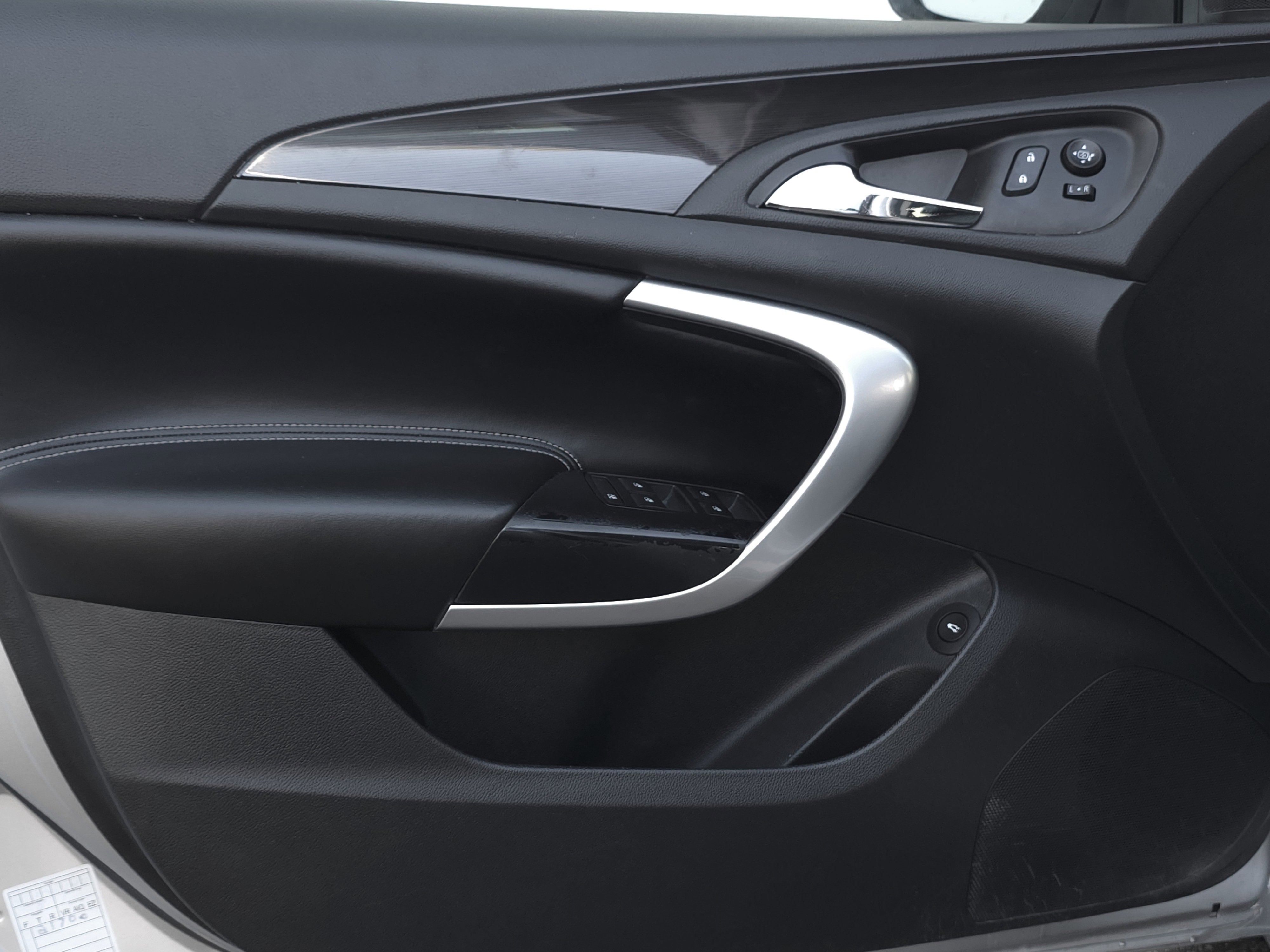 Used 2017 Buick Regal Sport Touring image 25