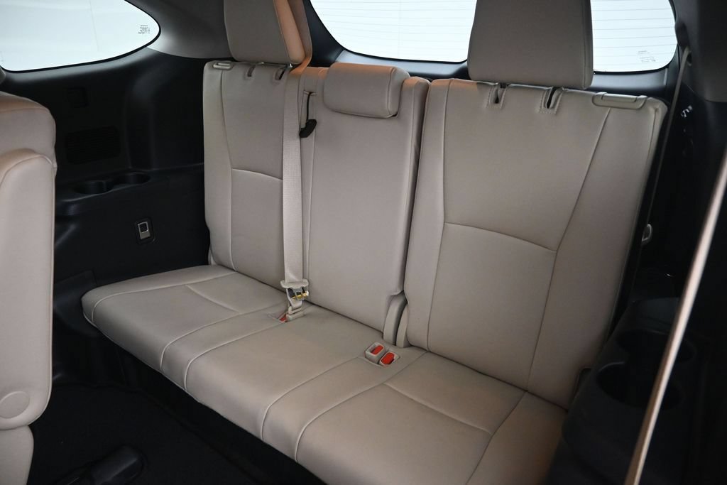 Used 2023 Toyota Highlander XLE FWD image 13