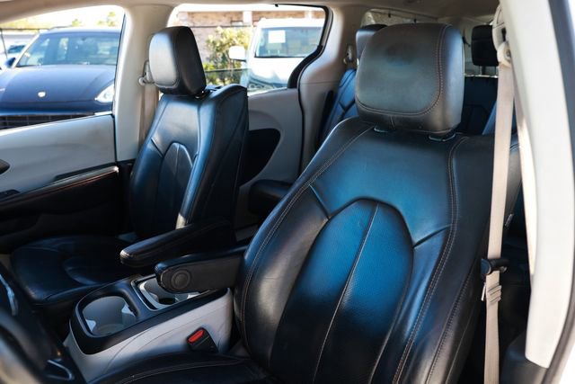 Used 2020 Chrysler Pacifica Touring-L Plus image 9