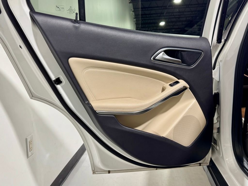 Used 2020 Mercedes-Benz GLA 250 4MATIC w/ Premium Package image 28