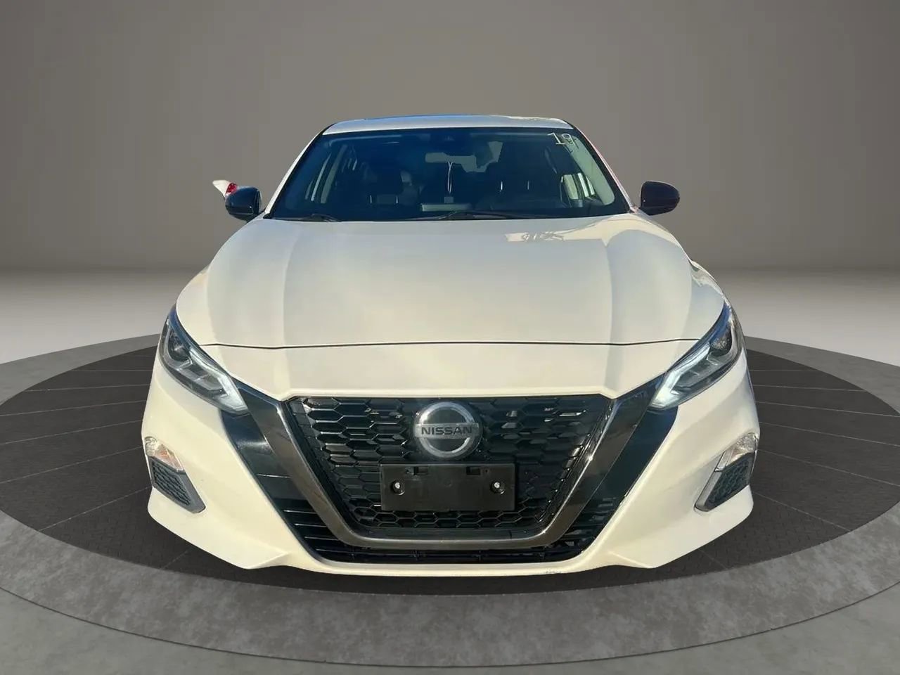Used 2020 Nissan Altima 2.5 SR w/ Premium Package image 2