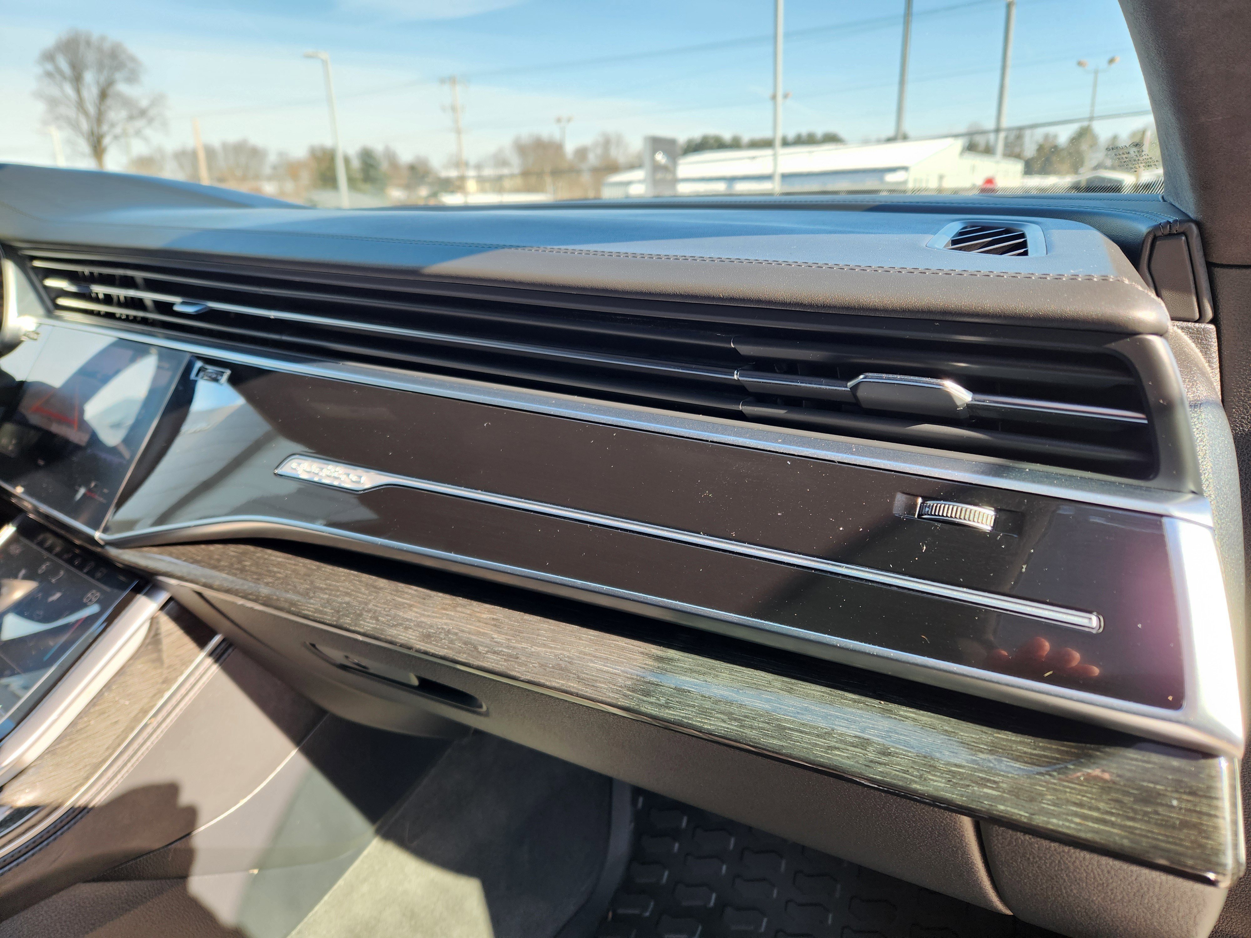 Used 2019 Audi Q8 Prestige w/ Luxury Package image 17