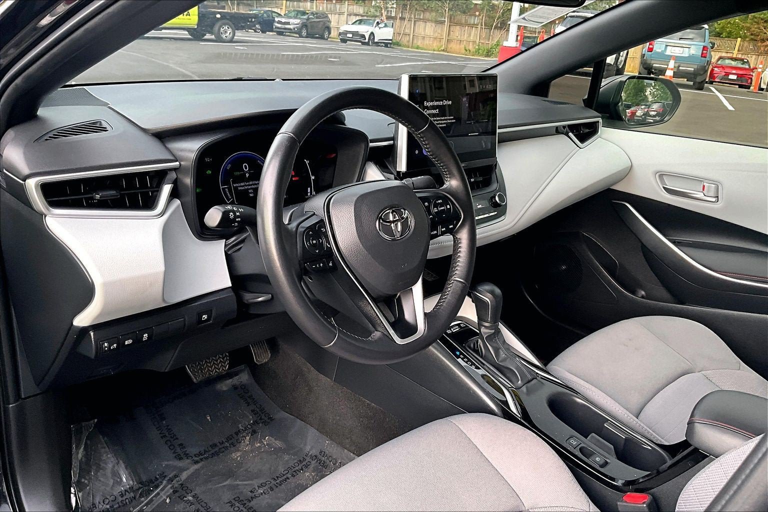 Used 2025 Toyota Corolla SE w/ SE Premium Package FWD image 13