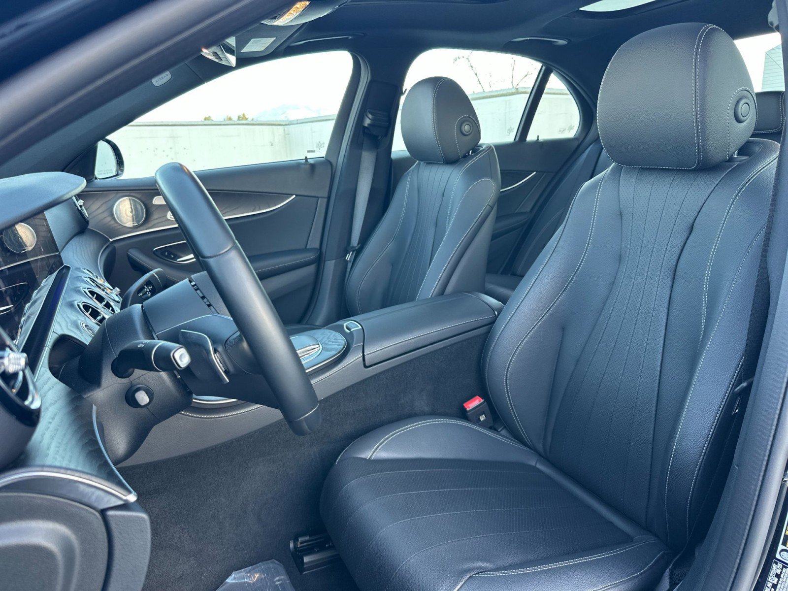 Used 2023 Mercedes-Benz E 350 4MATIC Sedan image 5