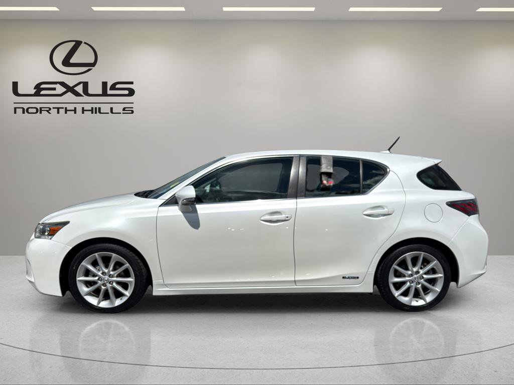 Used 2013 Lexus CT 200h w/ Premium Pkg w/Navigation FWD image 9