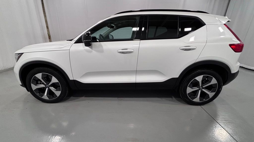 Certified 2023 Volvo XC40 B5 Plus w/ Protection Package Premier image 12
