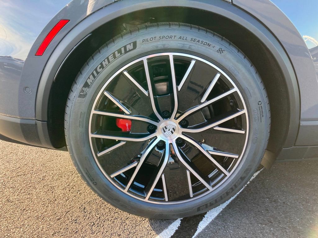 Used 2025 Porsche Macan 4S Electric image 15