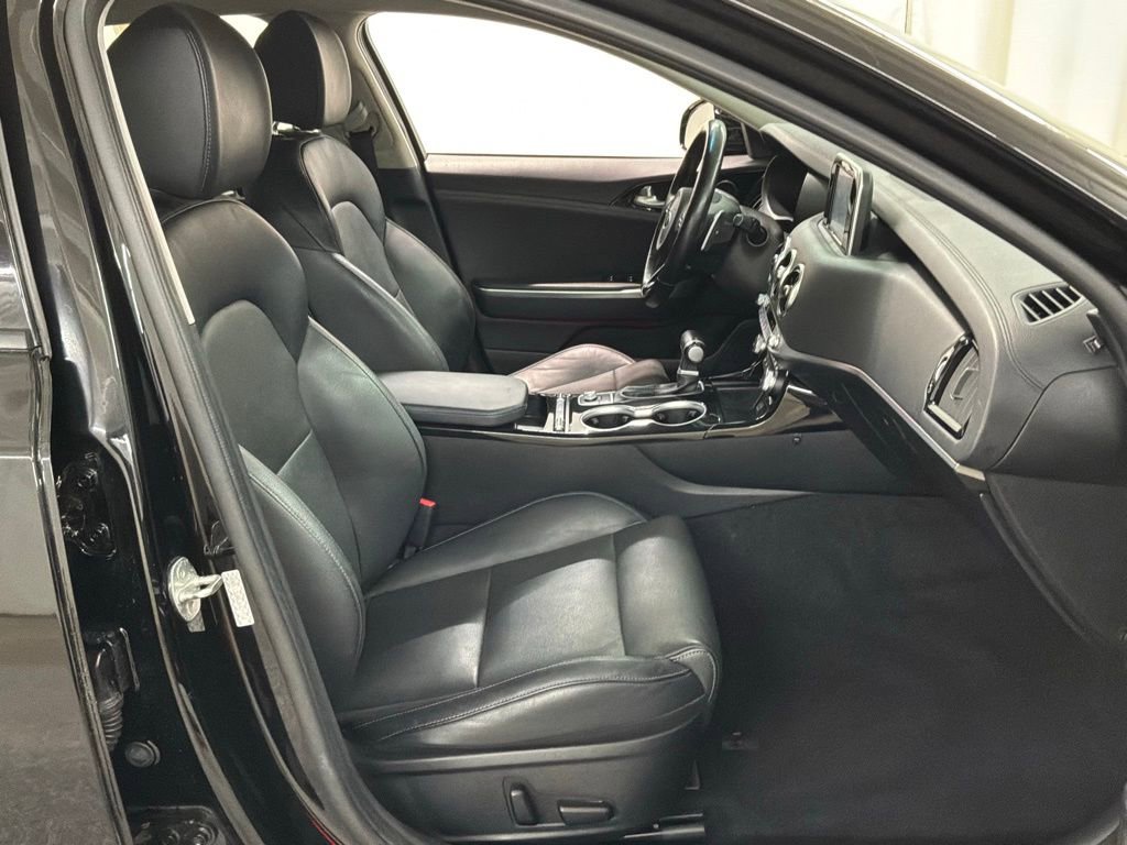 Used 2018 Kia Stinger AWD/4WD image 26