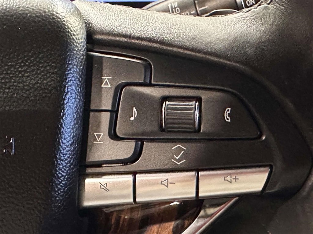 Used 2023 Cadillac Escalade Premium Luxury image 25