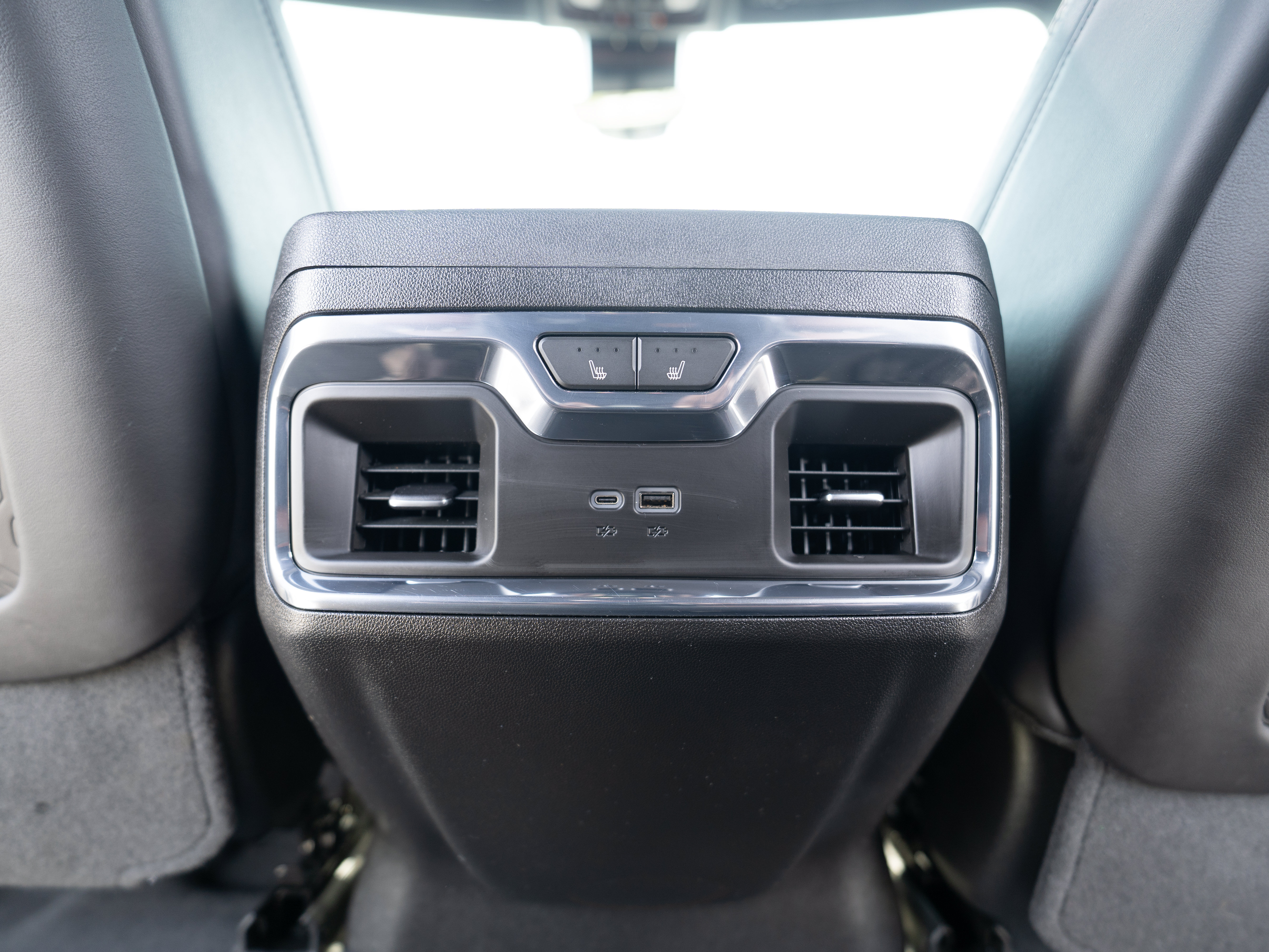 Used 2024 GMC Sierra 3500 Denali Ultimate AWD/4WD image 10