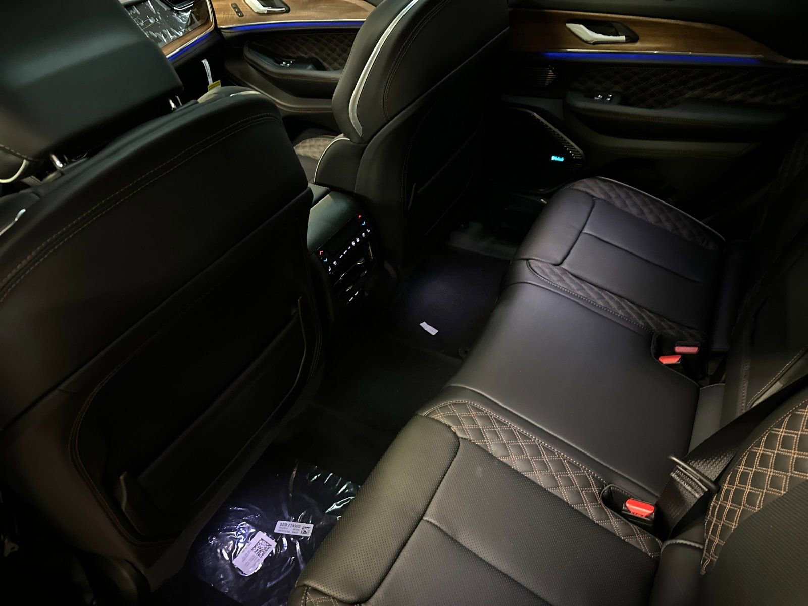 New 2026 Jeep Grand Cherokee Summit image 11