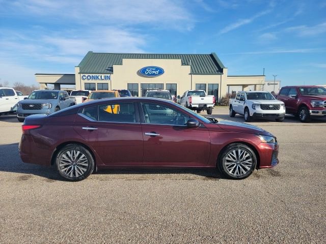 Used 2024 Nissan Altima 2.5 SV image 17