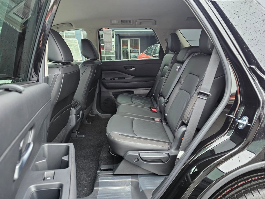 New 2025 Nissan Pathfinder SL image 13