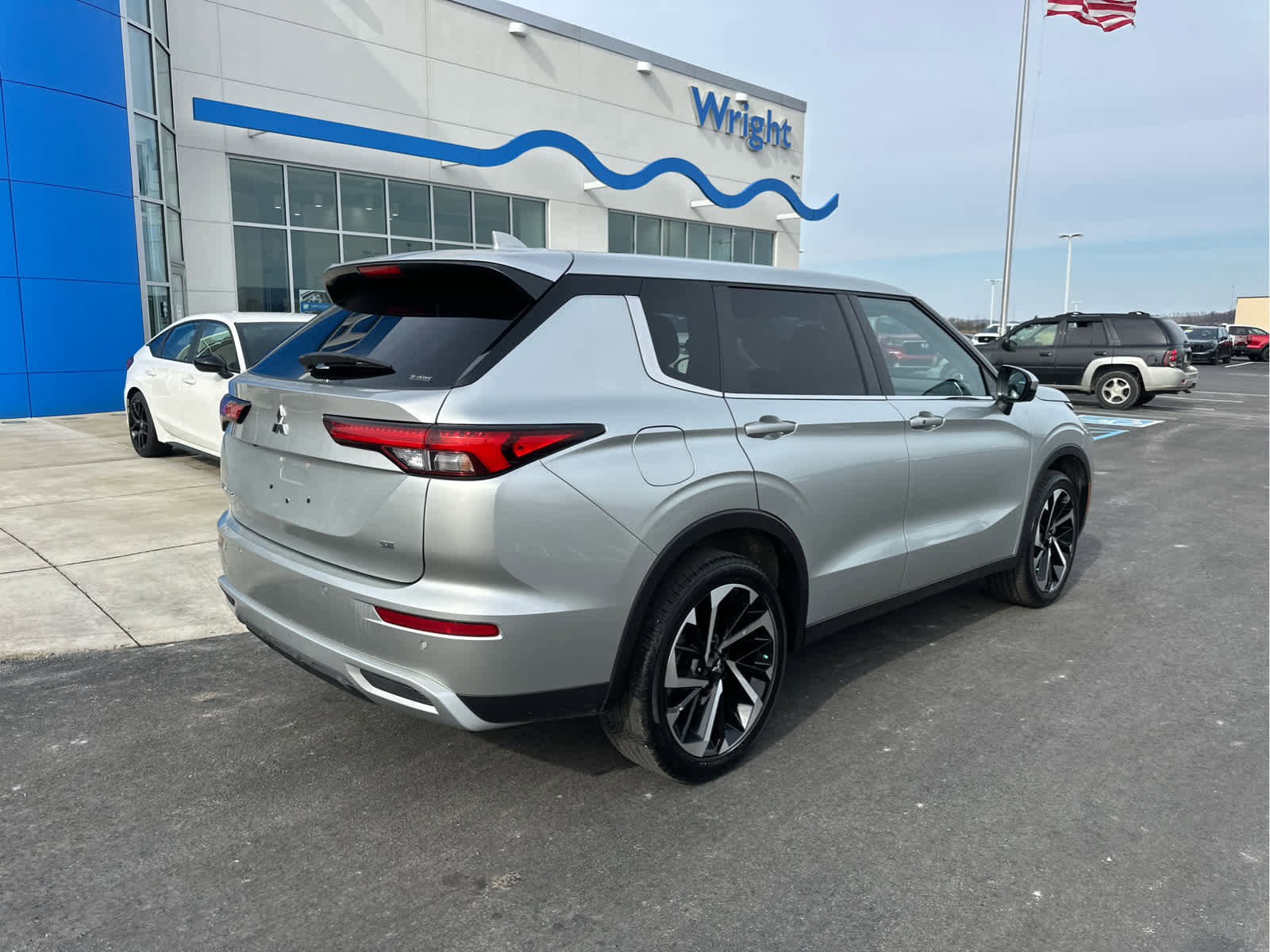 Used 2024 Mitsubishi Outlander SE image 8