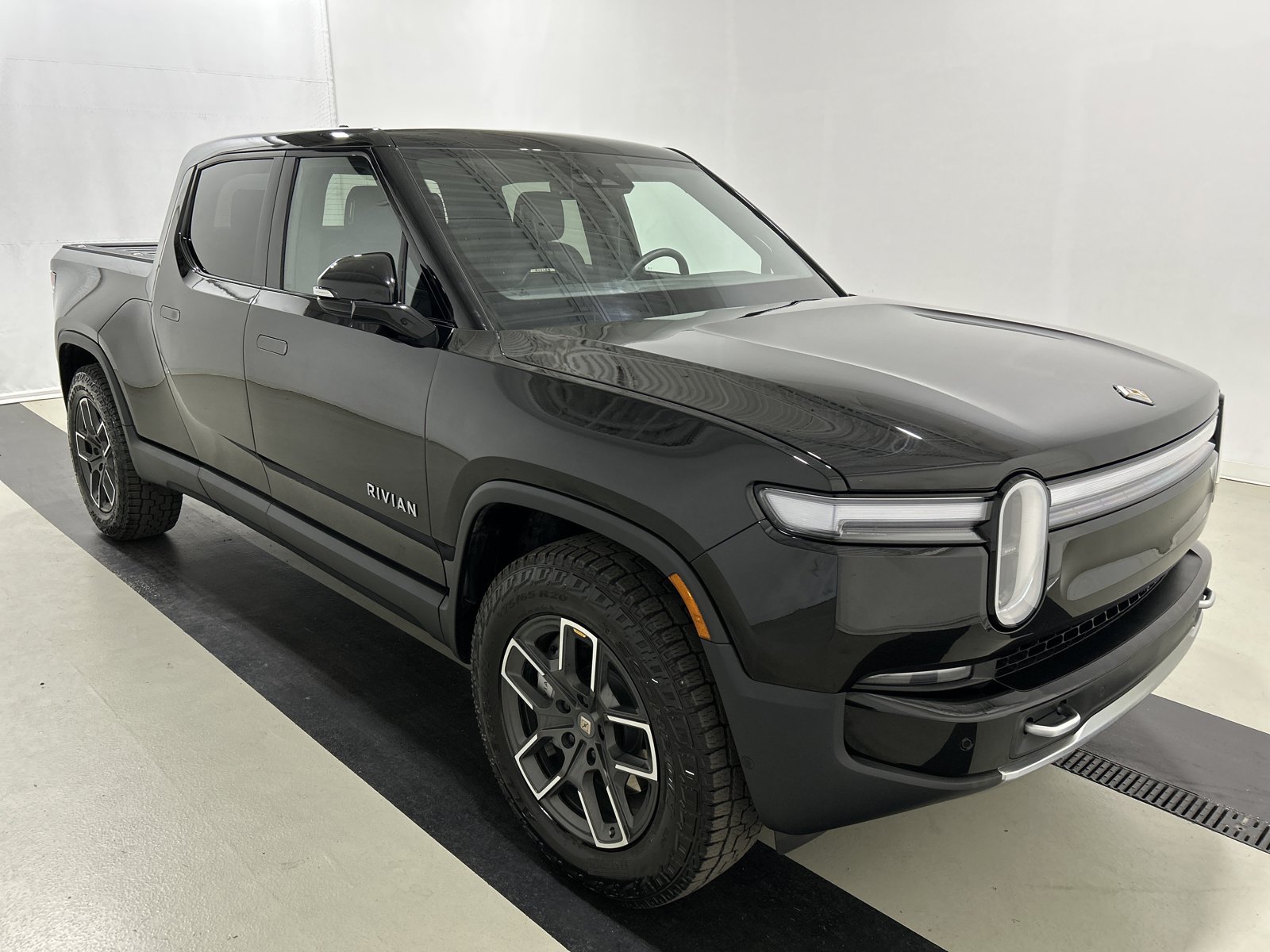 Used 2025 Rivian R1T Adventure AWD/4WD image 7