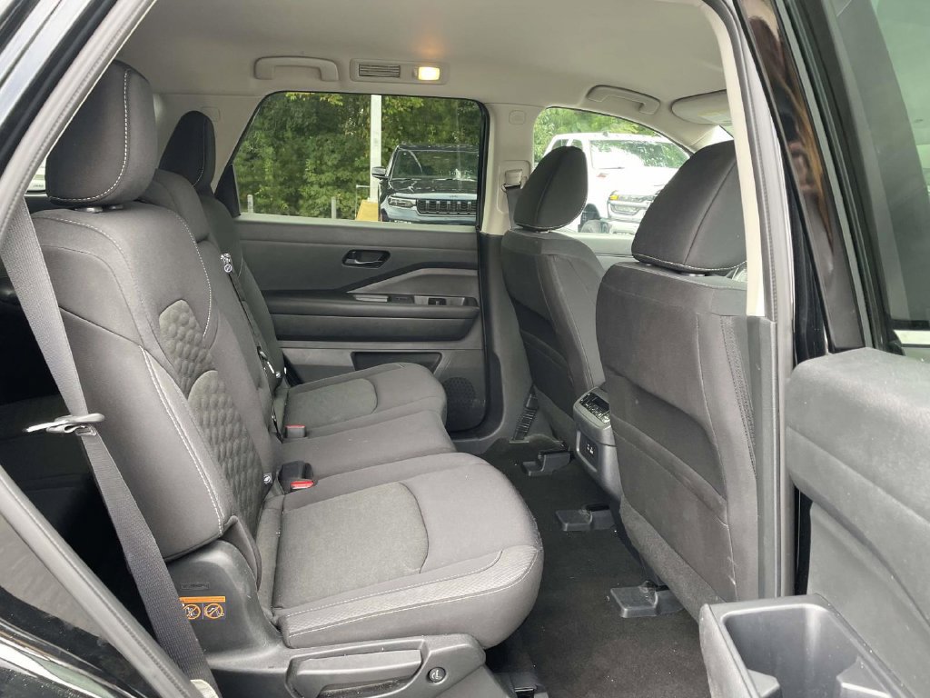 Used 2024 Nissan Pathfinder SV AWD/4WD image 14
