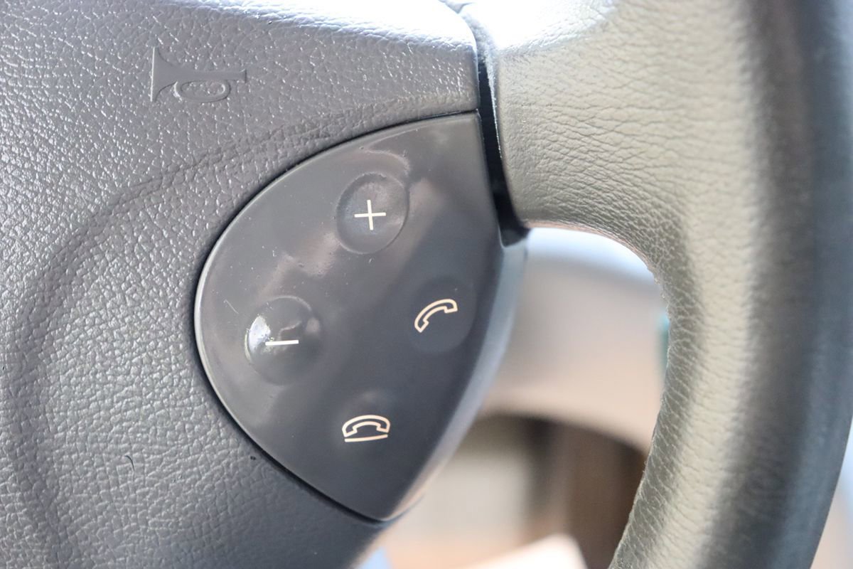 Used 2005 Mercedes-Benz E 320 CDI Sedan image 39